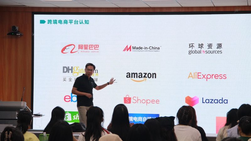 直播带货的开场白至关重要，要迅速抓住观众注意力。以下是一些开场白技巧：
